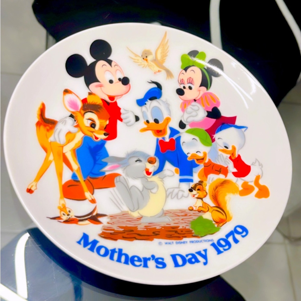 Walt Disney Mother's Day 1979
Collectible item, they made only 10,000